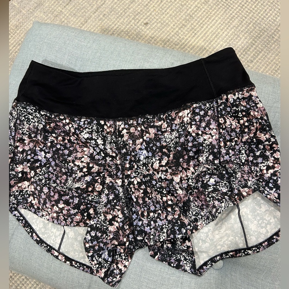 Lululemon Floral Speed Up shorts